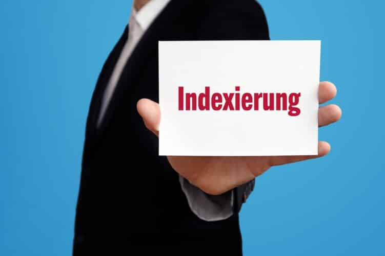 Mann zeigt Indexierungsschild